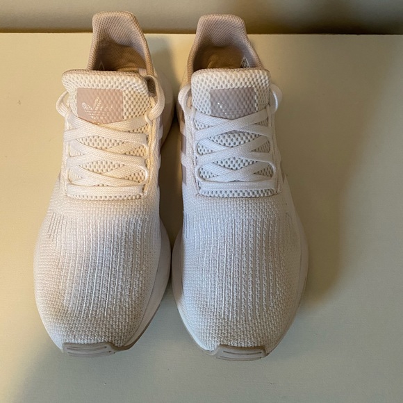 adidas Shoes - 💜 EUC Women’s Adidas Swift Run Casual Sneaker